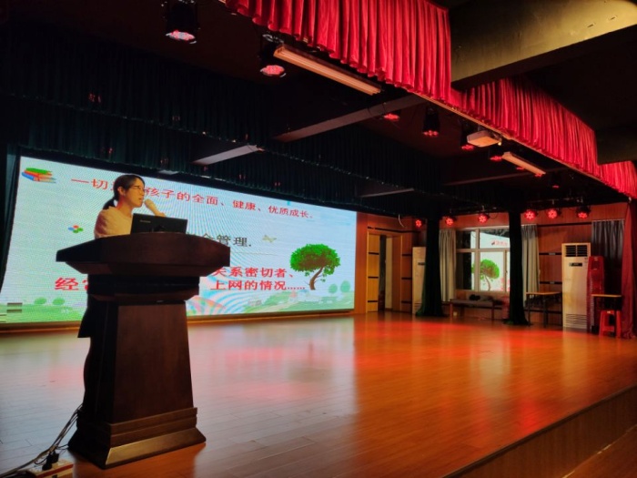 �������ڶ�Сѧ�ٿ���ҵ��������ѧ���߽����