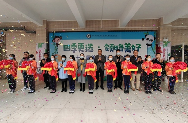 ����������Сѧ�����ڿ�Ļ��������Ʒչ�