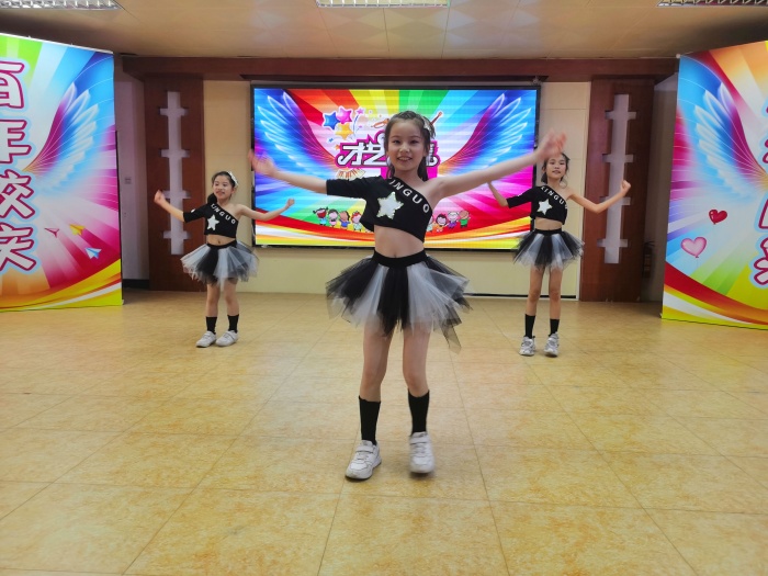 ��������һСѧ��������У�� չ�ҷ�ɡ�У԰���մ���