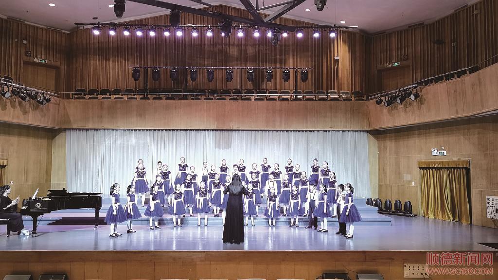 �����ˣ���ɽСѧ������ϳ�������