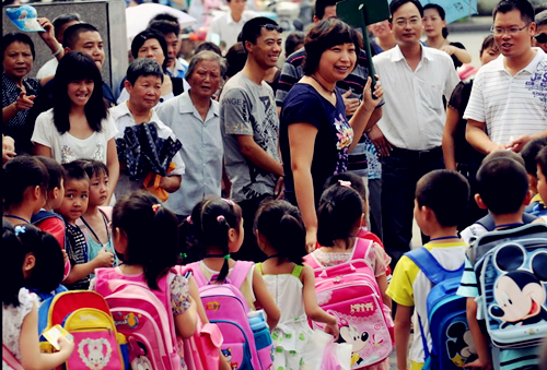 �κ���ʱ����ѧУ�շѣ��ҳ�ȴ�����⣬��ʦ����������������ô����Ǯ��