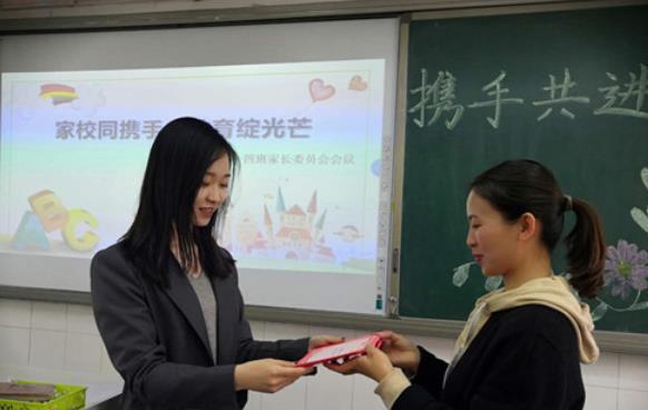 ����ί�ᡱ�Ƿ�Ӧ��ȡ������ļҳ�ʵ���ٱ��������������ⷢչ��