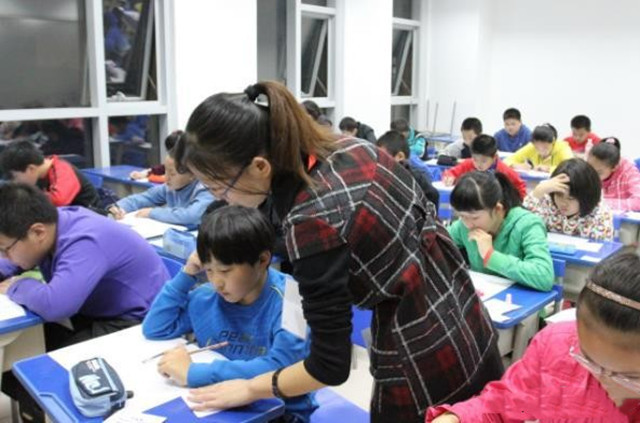 �����Ů��ʦ�����ˣ����ɾ�Ȼ����Ϊ��˫���������׷�����ʲô