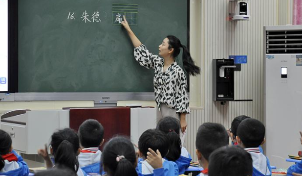 ��ʦ�����������ְ΢�̱��ٱ����鴦����ʦ��귴��˭����������