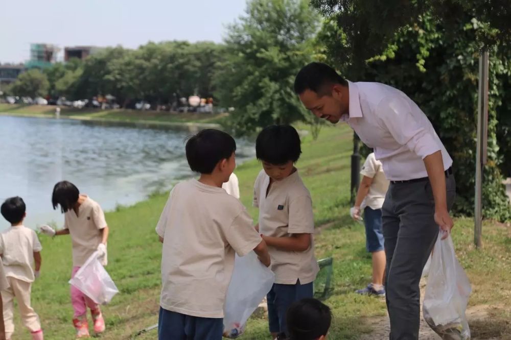 ����룬���мҳ�Ҫ����ʦ�����ͺ��ӻؼң�ѧУ�ǡ��������ι�˾����