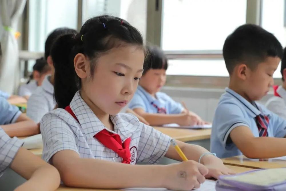 ��˫����Ч����Σ�һ�߽�ʦ����ѧ1���£�ѧ���Ѿ����Էֲ�