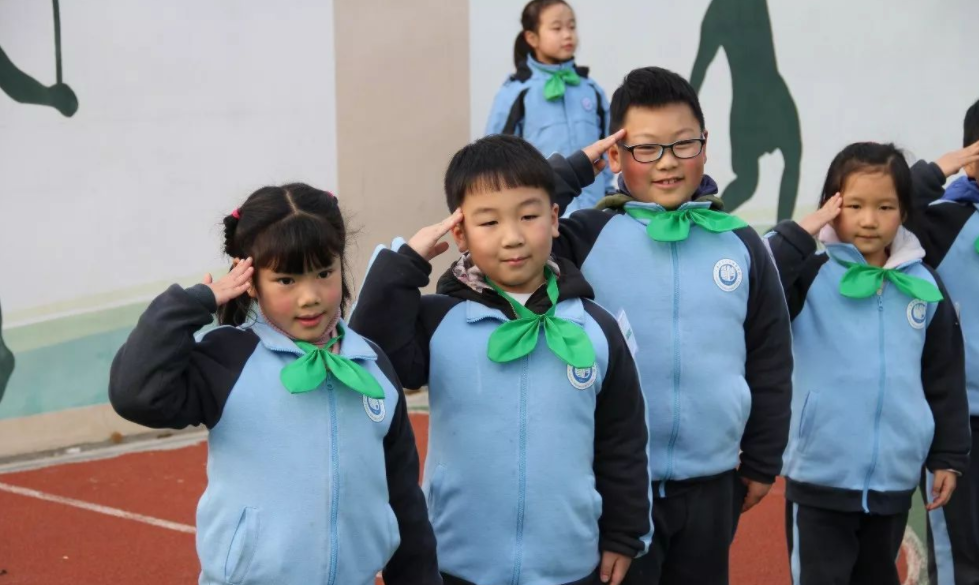 ţ�̲�����У����ѧ��������У�ſں����䣬��ѧ����̩��������