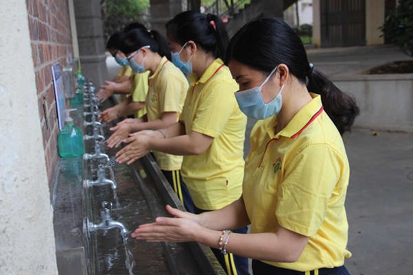 ���ξ��е�����ѧ����У�����쳣���Ӧ����������