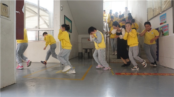 ��ʯ��Сѧ����������ɢ��������ѵ�