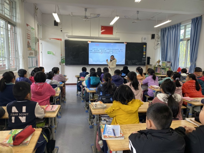 ��ϰ�����Σ������и�ϰ��չʾ����ײ����ײ������