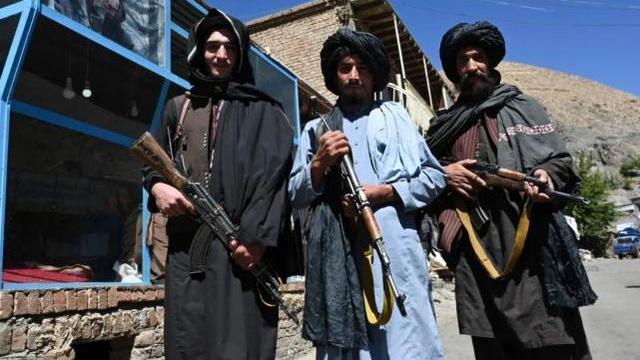 �������¿�˹���������������Լ��ŵ�ʯͷ