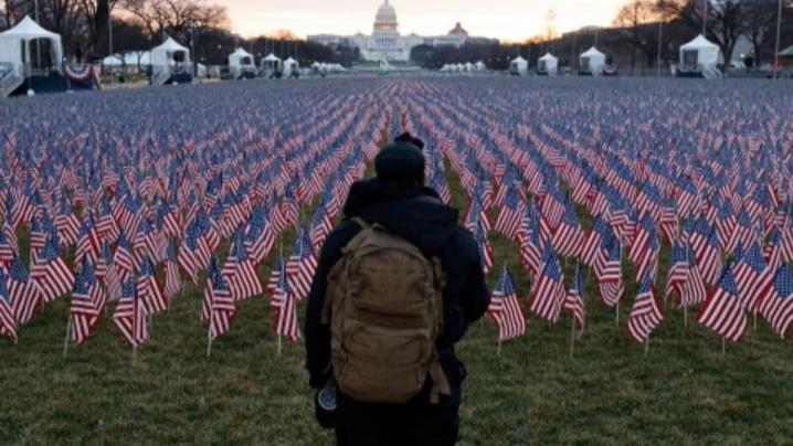 每500人就有一人因新冠死亡,美国深陷疫情,竟没有官员被问责 每500人就有一人因新冠死亡,美国深陷疫情,竟没有官员被问责