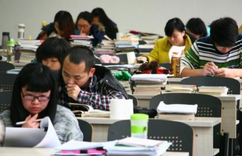 �ӵ���25����Ϯ��ѧ�ԣ����ſ�Ŀ���ֱ����廪���õ������ǽ̲�