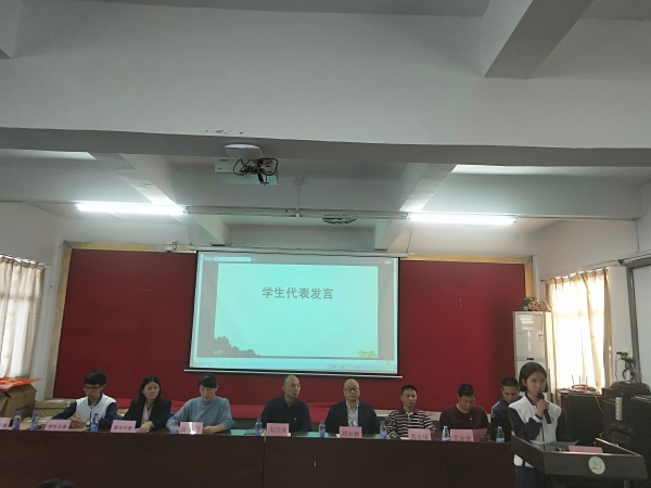 学生代表讲话2.jpg