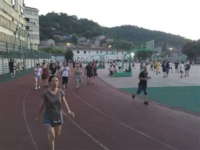 9所符合条件的城区学校的体育场地全部向社会开放 9所符合条件的城区学校的体育场地全部向社会开放