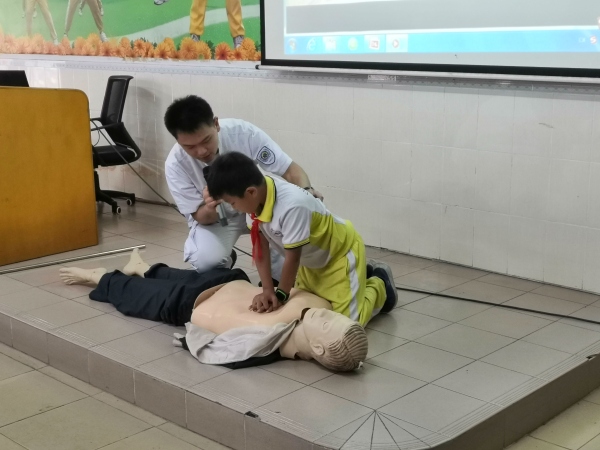 翠景东方小学四年级急救课堂照片IMG_20191115_104945.jpg