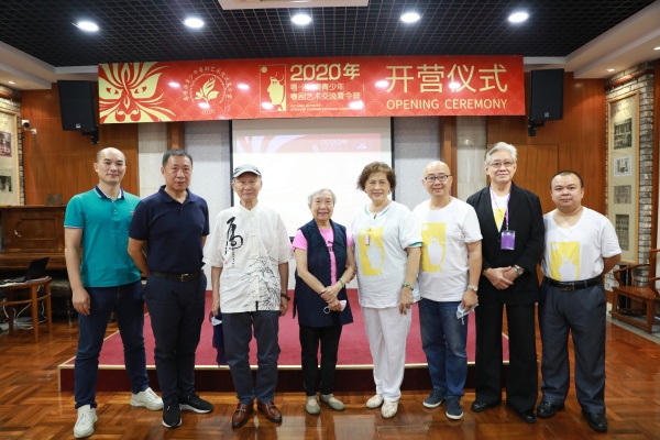 左第3起:超鸿老师、林小群老师、罗杏冰女士、邓志驹老师