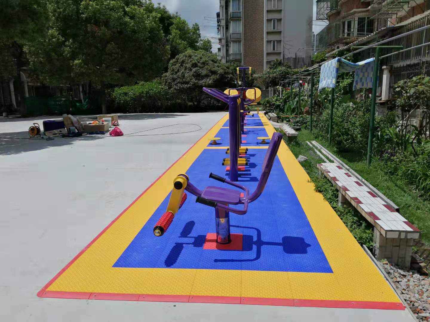 ����Է����