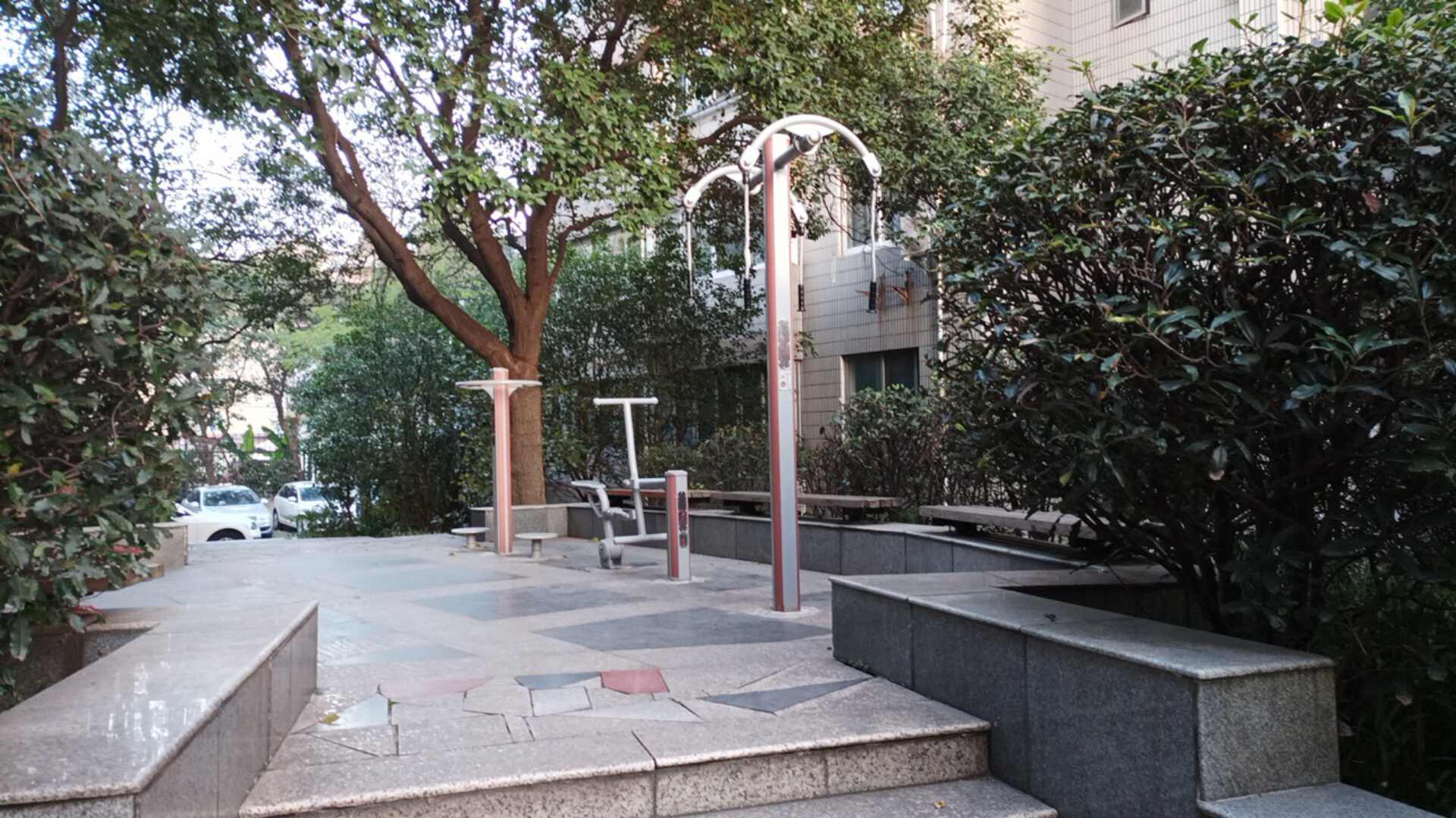 ��Ȫ�ֵ�־����������¥������Է��