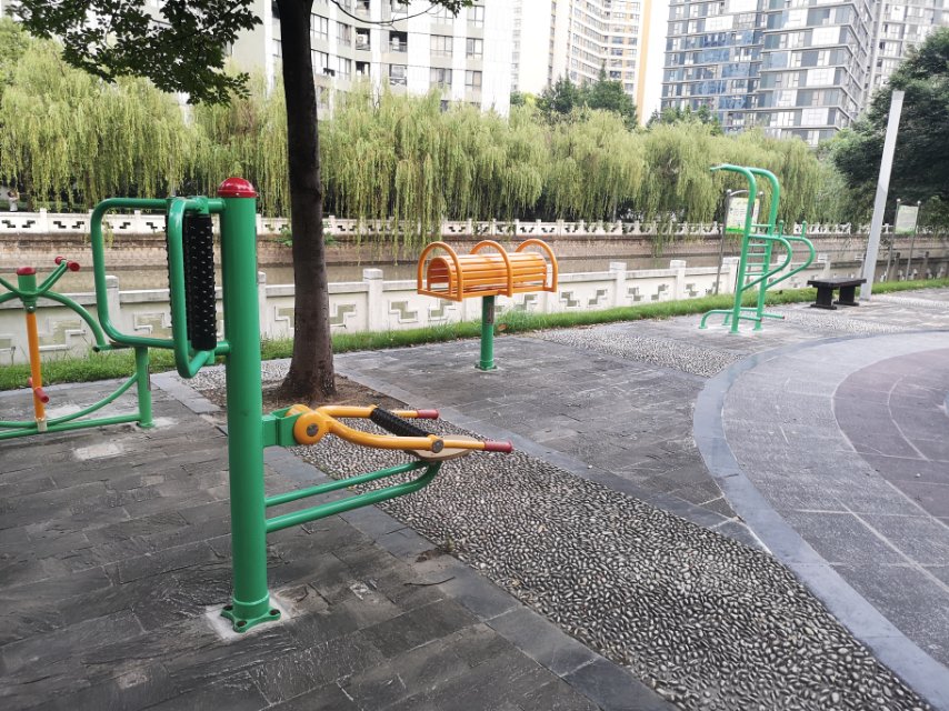 ������ί����Է��A