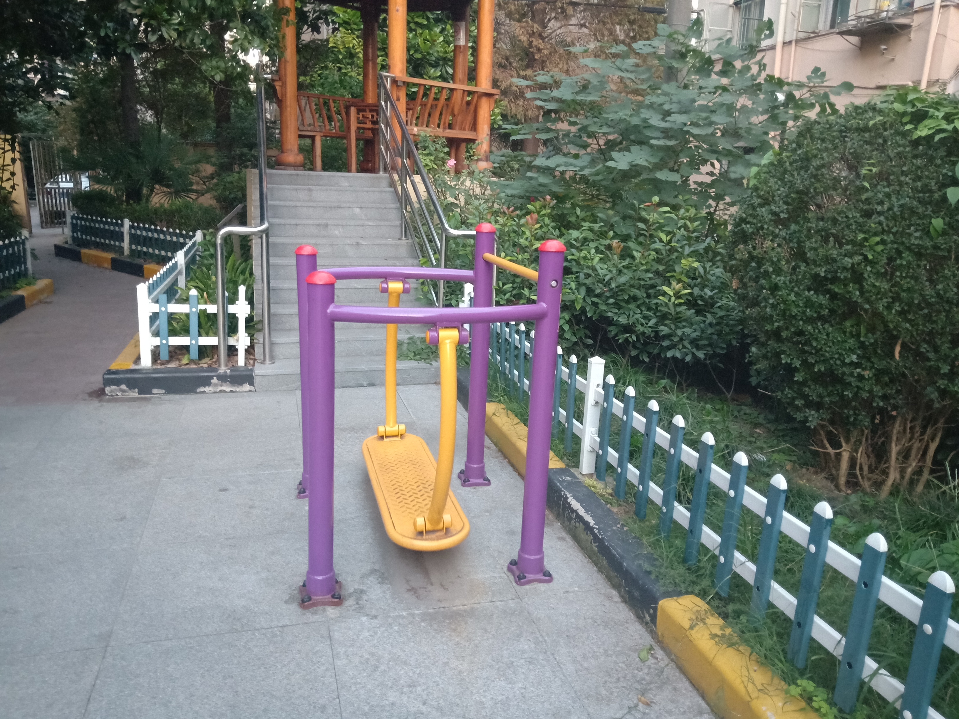 �ΰ彡����