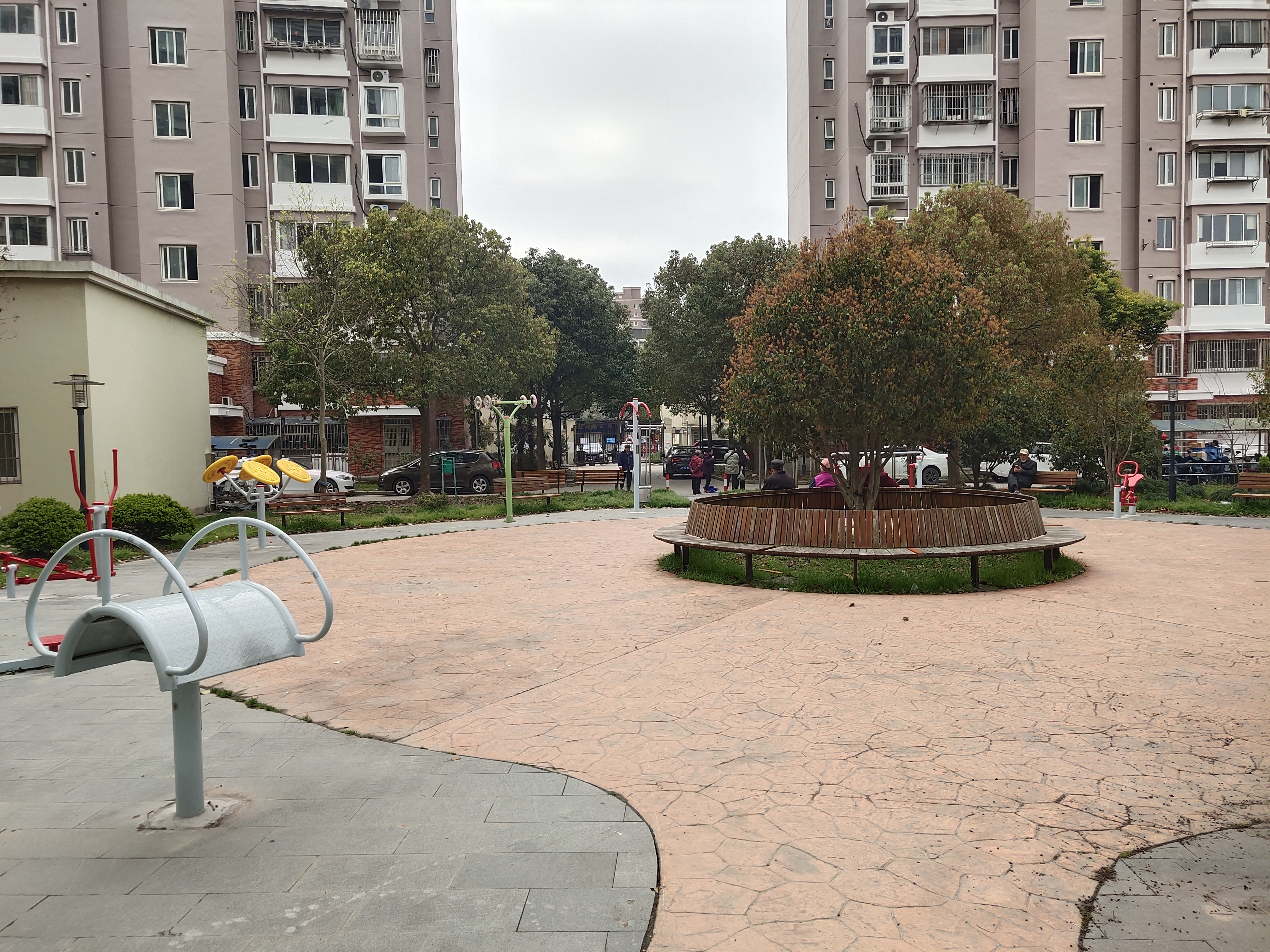 �����˾ӽ�����