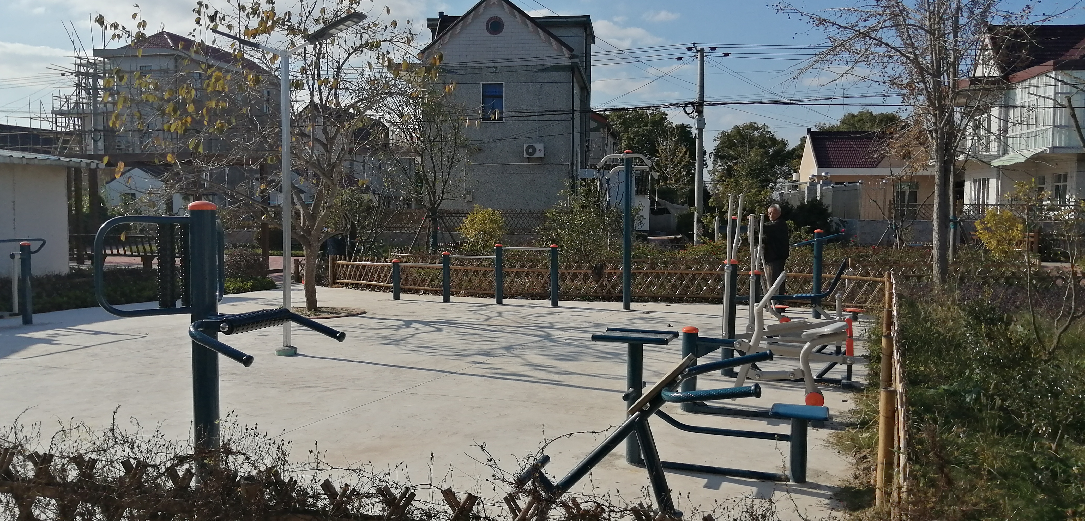 ������Է������A��