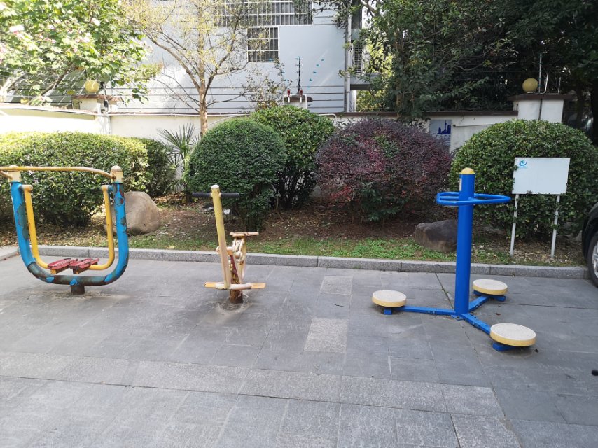 ������ί������