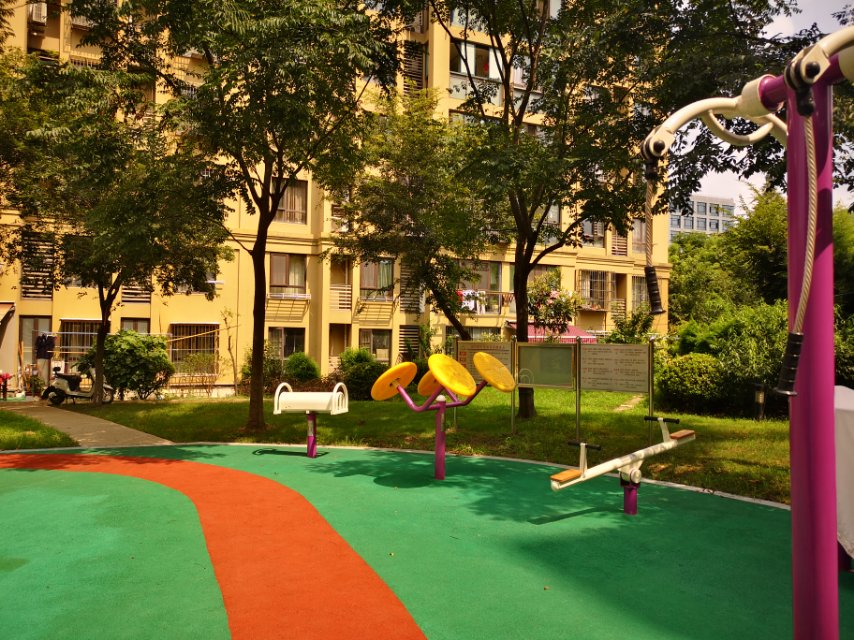 ����Ӣ԰��ί����Է��B