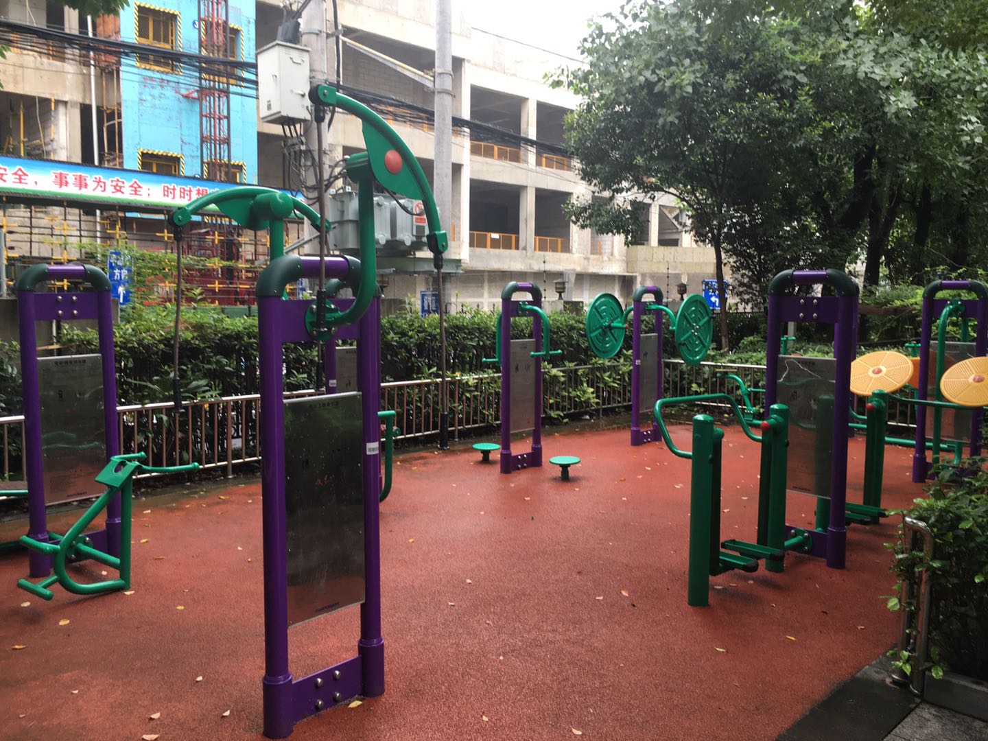 ���½�����