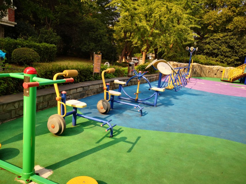 �������ί������A