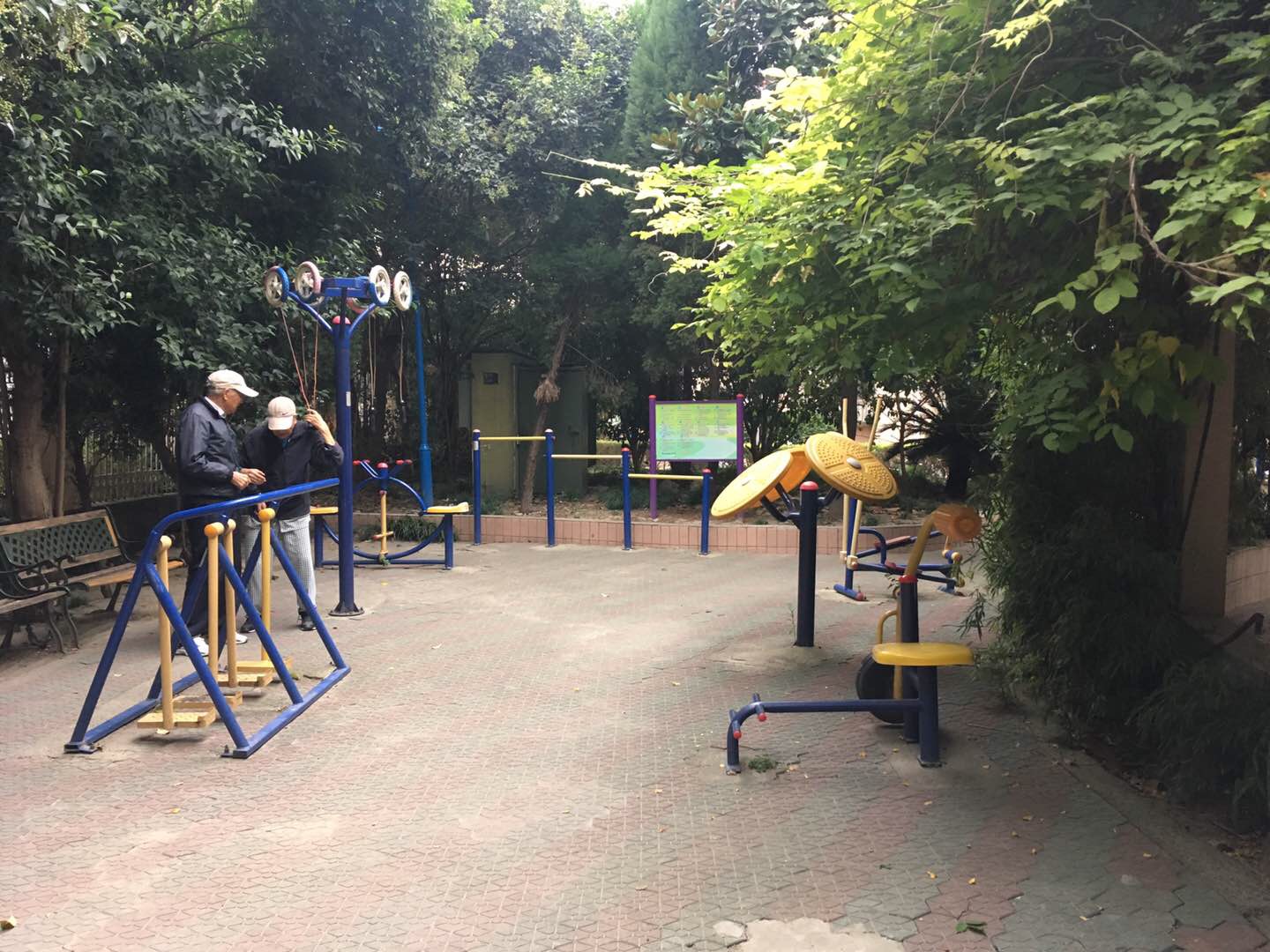 ���ھ�ί����Է��