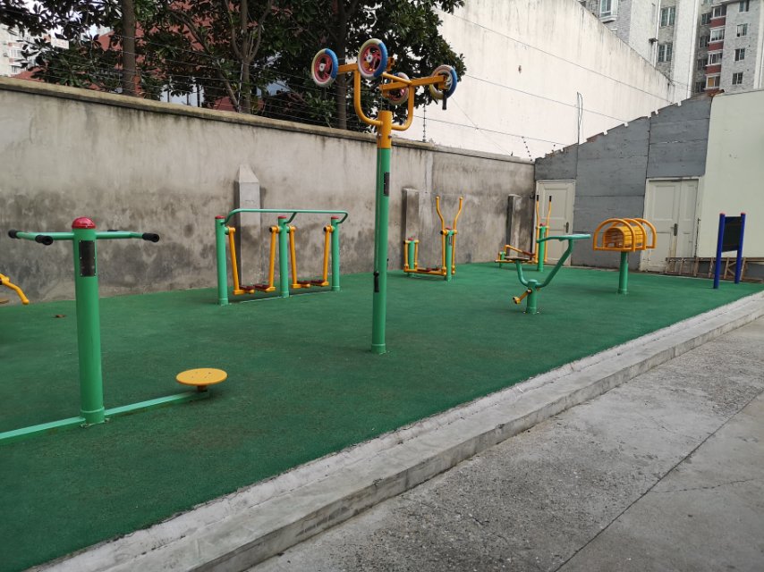 �������ί������B