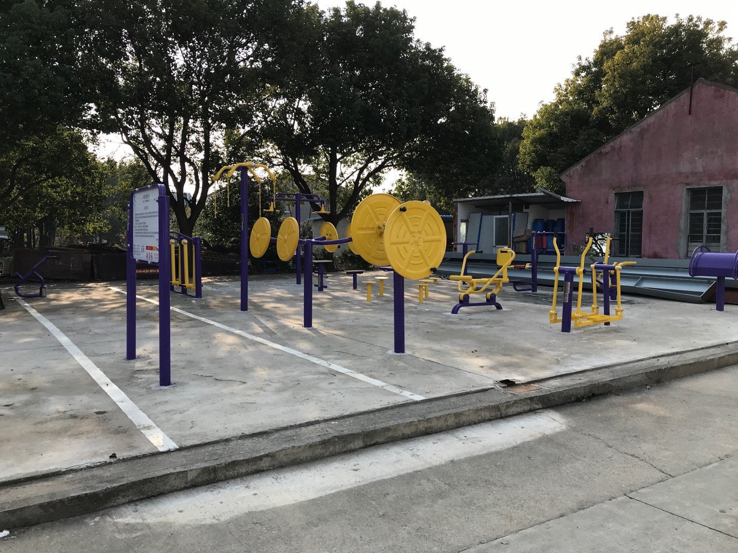 �˽̴彡����