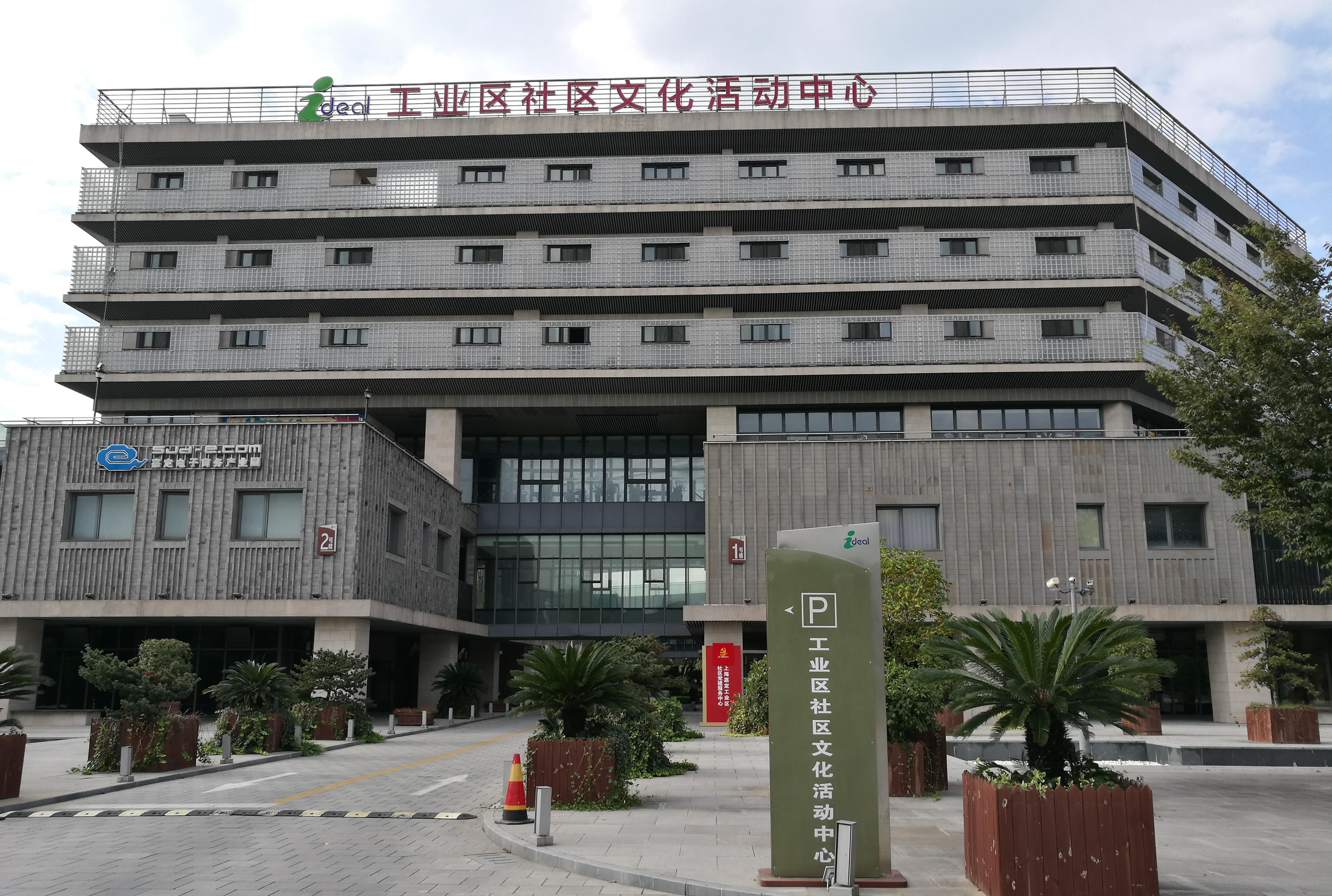 ����������