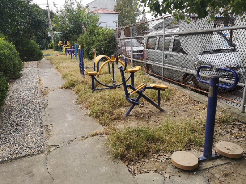 ������ʯ�Ŷ�·�ֵ�˹�����ί�����㣨������·1393Ū��