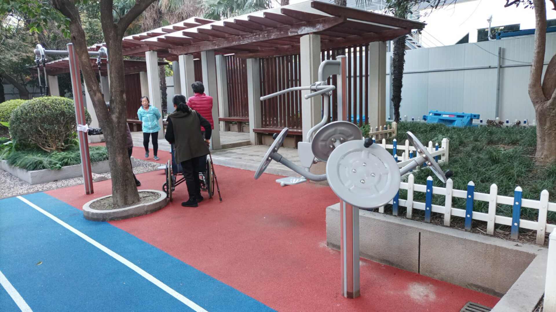 ����Է������