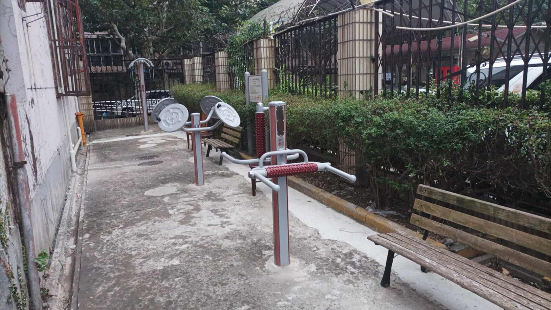 ��Ȫ�ֵ�˫ȪС���Խ�����Է��