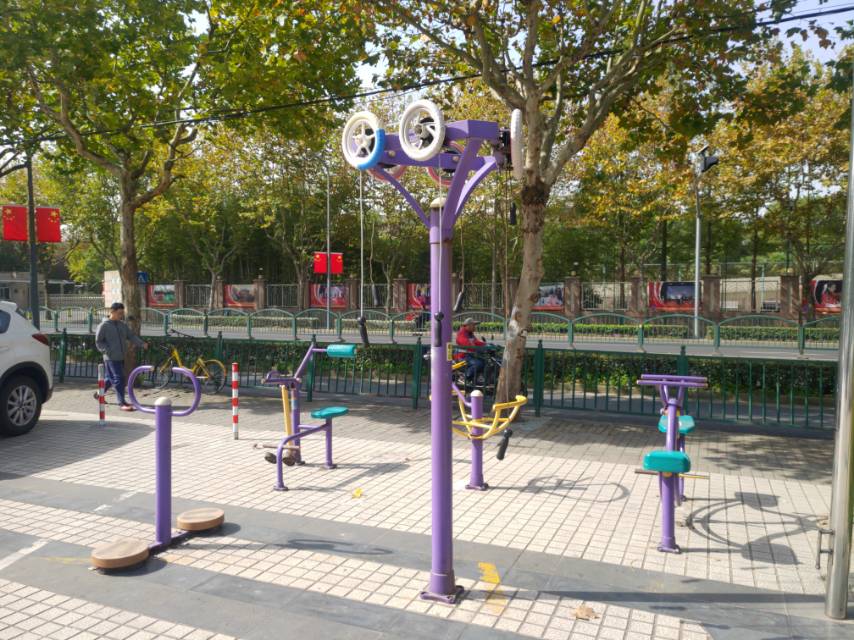 �����ί������԰�㳡������