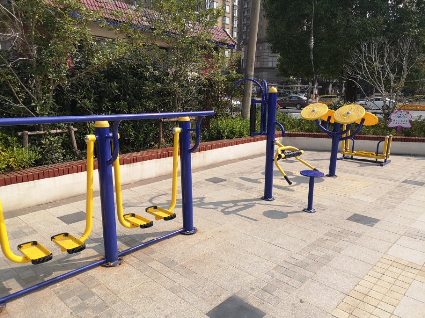 ������ʯ�Ŷ�·�ֵ�˹�����ί�����㣨�ɶ���·1037Ū��