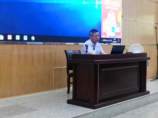 黄咸成校长总结讲话_副本.jpg 黄咸成校长总结讲话_副本.jpg