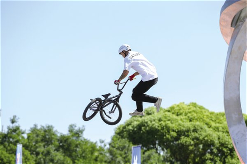 ���ͺ������׽���ʼ����˶�ְҵ���չ�